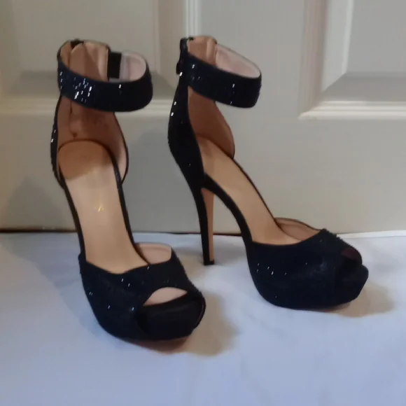 Dream Pairs Glittery Black Heels, Size 8 - Picture 2 of 13